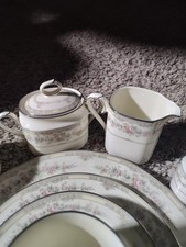 Conjunto de 12 pratos de porcelana comprar usado  Enviando para Brazil
