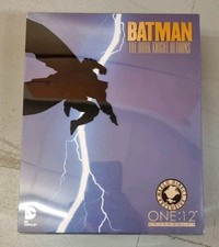 Boneco Batman Mezco One:12 Dark Knight Returns - Mezco Direct Exclusive comprar usado  Enviando para Brazil