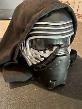 Capacete falante com capuz Star Wars Kylo Ren troca de voz loja Disney não testado comprar usado  Enviando para Brazil