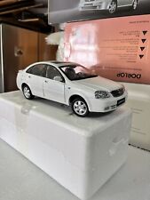 Coche modelo diecast GM Buick Excelle 2005 Daewoo Lacetti sedán blanco escala 1:18 segunda mano  Embacar hacia Argentina