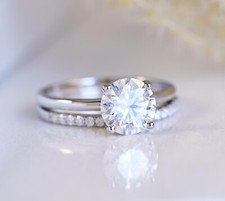 2.25ct moissanite round for sale 2.25ct moissanite round for sale  Edison