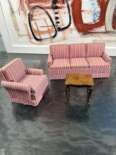 Conjunto de sofá miniatura para casa de bonecas vintage e pequena mesa de cartão de madeira, usado comprar usado Conjunto de sofá miniatura para casa de bonecas vintage e pequena mesa de cartão de madeira, usado comprar usado  Enviando para Brazil