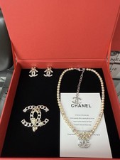 2025 chanel regalo usato  Spedire a Italy
