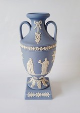 Vaso Wedgwood azul jasperware com duas alças urna troféu comprar usado  Enviando para Brazil
