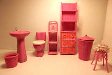 Juego de baño boutique Barbie Beverly Hills 1985 vintage, imitación mimbre rosa ~ MTC segunda mano  Embacar hacia Argentina