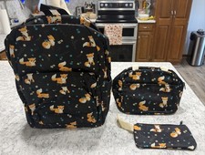 Mochila preta com estampa de raposas, borboleta e flores 3 peças, lancheira e bolsa diversa comprar usado Mochila preta com estampa de raposas, borboleta e flores 3 peças, lancheira e bolsa diversa comprar usado  Enviando para Brazil