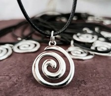 Collana con pendente usato  Italia