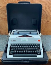 ADORÁVEL MÁQUINA DE ESCREVER OLYMPIA MONICA INTERNACIONAL Vintage com Estojo Alemanha Ocidental comprar usado  Enviando para Brazil