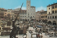 Arezzo piazza vasari usato  Mondovi