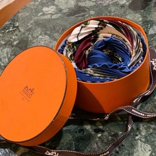 Hermes pleated scarf d'occasion  Expédié en Belgium