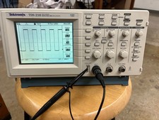 Tektronix tds210 digital d'occasion  Expédié en Belgium