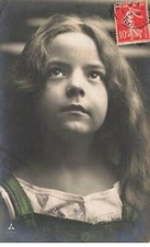 Child girl looking d'occasion  Expédié en Belgium