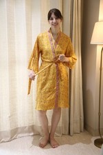 Accappatoio Midi In Seta Giallo Lunghezza Ginocchio PS MKMO2153 comprar usado  Enviando para Brazil