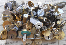 Lote mixto de cerraduras, cilindros, cerraduras de leva, piezas, etc... Locksport de 8,7 libras segunda mano  Embacar hacia Mexico
