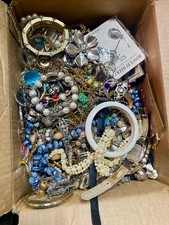 Pounds costume estate for sale  Quincy
