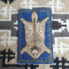 Usado, Tapete de tabaco antigo 4,75X8" coiote "pelta" estado original 🐺 comprar usado Usado, Tapete de tabaco antigo 4,75X8" coiote "pelta" estado original 🐺 comprar usado  Enviando para Brazil