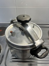 Ancienne cocotte minute d'occasion  Tonnay-Charente