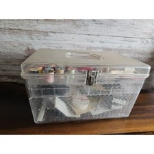 Vintage~Caixa de Costura Plástica Grande Transparente~2 Bandejas~Noções de Costura Incluídas~Década de 1960 comprar usado  Enviando para Brazil
