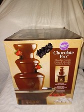 Fonte de chocolate Wilton Chocolate Pro e fonte de fondue capacidade de 4 lb não usada, usado comprar usado  Enviando para Brazil