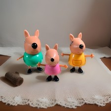 Lote de 3 bonecos Peppa Pig Kangaroo Family conjunto pai mãe e bebê irmã comprar usado Lote de 3 bonecos Peppa Pig Kangaroo Family conjunto pai mãe e bebê irmã comprar usado  Enviando para Brazil