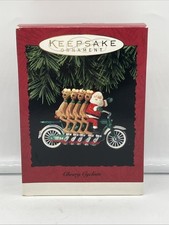 HALLMARK Keepsake 1994 CICLISTAS ALEGRES Bicicleta de Papai Noel ORNAMENTO DE NATAL Vintage comprar usado  Enviando para Brazil