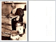 Cartão postal foto mesa cadeira cesta grama doce mulher idosa RPPC comprar usado  Enviando para Brazil