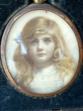 Beautiful framed round for sale  KENILWORTH
