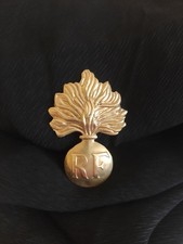 Grenade jaune insigne d'occasion  Villefranche-de-Panat