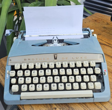 MÁQUINA DE ESCRIBIR PORTÁTIL BROTHER DE LUXE VINTAGE AÑOS 60 PATO AZUL HUEVO CON ESTUCHE DE TRANSPORTE segunda mano  Embacar hacia Mexico