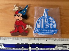Chaveiro Tokyo Mickey 1º Aniversário Tokyo Disneyland Pinback & Opening Day NOS comprar usado  Enviando para Brazil