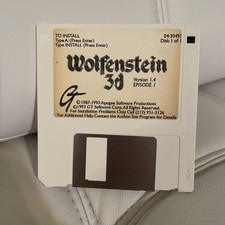 Usado, Disquete raro Wolfenstein 3D versão 1.4 Apogee GT Software episódio 1 PC 3.5” comprar usado Usado, Disquete raro Wolfenstein 3D versão 1.4 Apogee GT Software episódio 1 PC 3.5” comprar usado  Enviando para Brazil