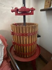 Torchio per uva usato  Montalbano Jonico