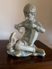 Estatueta de porcelana espanhola grande PORCELANA PALES menino alimentando um coelho comprar usado  Enviando para Brazil