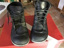 Kickers noires iconiques d'occasion  Barjac