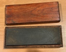 Usado, PEDRA DE ÓLEO DE AFIAR ANTIGA NA CAIXA DE MADEIRA ORIGINAL com emblema * Marca? comprar usado  Enviando para Brazil