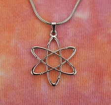 Collar Remolino Atómico Bohr Átomo Nuclear Americano Símbolo Dije Collar Dije segunda mano  Embacar hacia Mexico