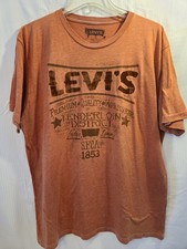Camiseta Levis Graphic Logo Solid Rust Masculina XL Tenderloin District S.F. CA 1853 comprar usado  Enviando para Brazil