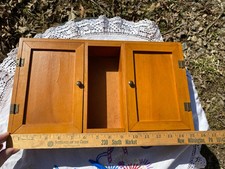 Mini armário Knick Knack antigo de madeira para pendurar na parede/desktop 15 pol. Exc J174, usado comprar usado  Enviando para Brazil