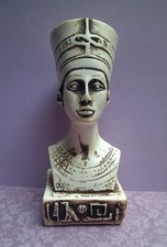 Bust nefertiti constituted for sale  SETTLE