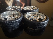 Usado, Rodas e pneus esportivos largos escalonados em escala 1/18 comprar usado  Enviando para Brazil