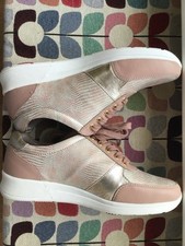 Scarpe ginnastica nuove usato  Spedire a Italy