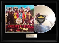 THE BEATLES SGT. PEPPER RARE FRAMED LP ALBUM WHITE GOLD  PLATINUM RECORD UK RARE comprar usado  Enviando para Brazil