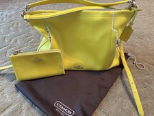 Usado, Bolsa de ombro feminina Coach de couro com carteira combinando comprar usado  Enviando para Brazil