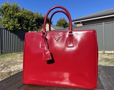 Autêntica Bolsa Tote Prada Saffiano Couro Patente Vermelho Grande Galeria Zíper Duplo, usado comprar usado  Enviando para Brazil