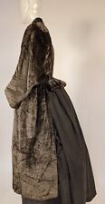 CASACO DE PELÚCIA INCOMUM DOIS TONS VELUDO VITORIANO 1870’S BUSTLE BACK comprar usado CASACO DE PELÚCIA INCOMUM DOIS TONS VELUDO VITORIANO 1870’S BUSTLE BACK comprar usado  Enviando para Brazil