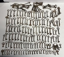 ANTIGUAS LLAVES ESQUELETO VINTAGE VARIOS TIPOS Y HACE GRAN LOTE DE 177 LLAVES segunda mano  Embacar hacia Mexico