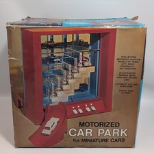 Usado, Estacionamento motorizado garagem para carros em miniatura caixa incluída década de 1960 vintage comprar usado  Enviando para Brazil