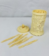 Juego de palillos de dientes de celuloide tallado floral de colección 32 piezas tenedores y soporte segunda mano  Embacar hacia Mexico