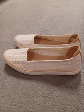 Nwot ugg cream for sale  ALLOA