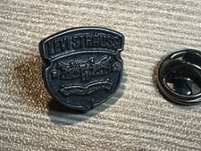 Pins levi strauss d'occasion  La Crau